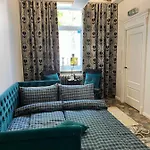 Apartman Avers House
