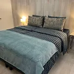 Avers House Narwa