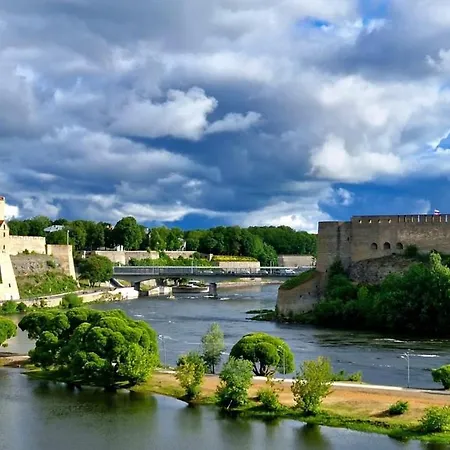 Avers House * Narva