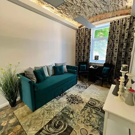 Avers House Apartment